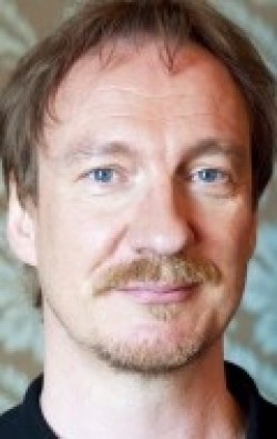 Full David Thewlis filmography who acted in the TV series Dinotopia.