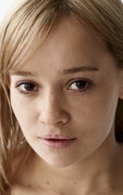 Full Emily Wheaton filmography who acted in the TV series Noah & Saskia.