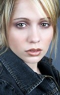 Full Erika Flores filmography who acted in the TV series Sonar no cuesta nada.