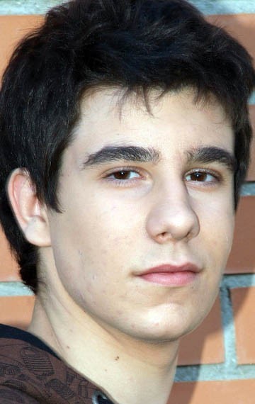 Full Javier Calvo filmography who acted in the TV series Física o química.