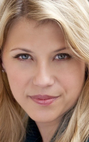 Full Jodie Sweetin filmography who acted in the TV series Full House.