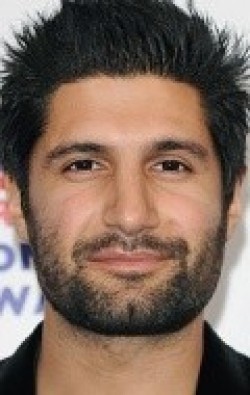 Full Kayvan Novak filmography who acted in the TV series Sirens.