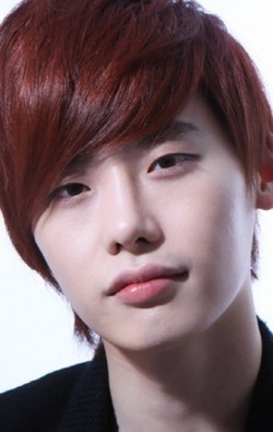 Full Lee Jong Suk filmography who acted in the TV series Hakgyo 2013.