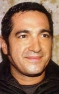 Full Orlando Valenzuela filmography who acted in the TV series Mesa para tres.