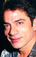 Full Roberto Moll filmography who acted in the TV series Te tengo en salsa.