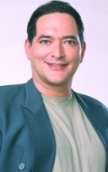 Full Roberto Ballesteros filmography who acted in the TV series Apuesta por un amor.