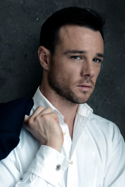 Full Rupert Evans filmography who acted in the TV series Fingersmith.