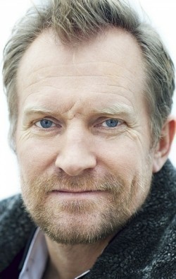 Full Ulrich Thomsen filmography who acted in the TV series Den som dræber.