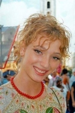 Full Yuliya Samoylenko filmography who acted in the TV series Poka tsvetet paporotnik.