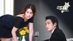 Cunning Single Lady photo from the set.