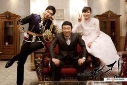 The King 2 Hearts photo from the set.
